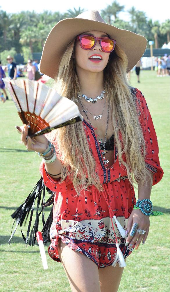Vanessa, who is known for her Coachella/Indie style, has put together another great outfit!  I love her patterned and boho romper.  She added a nice tan semi-floppy hat which made the outfit look complete!  
